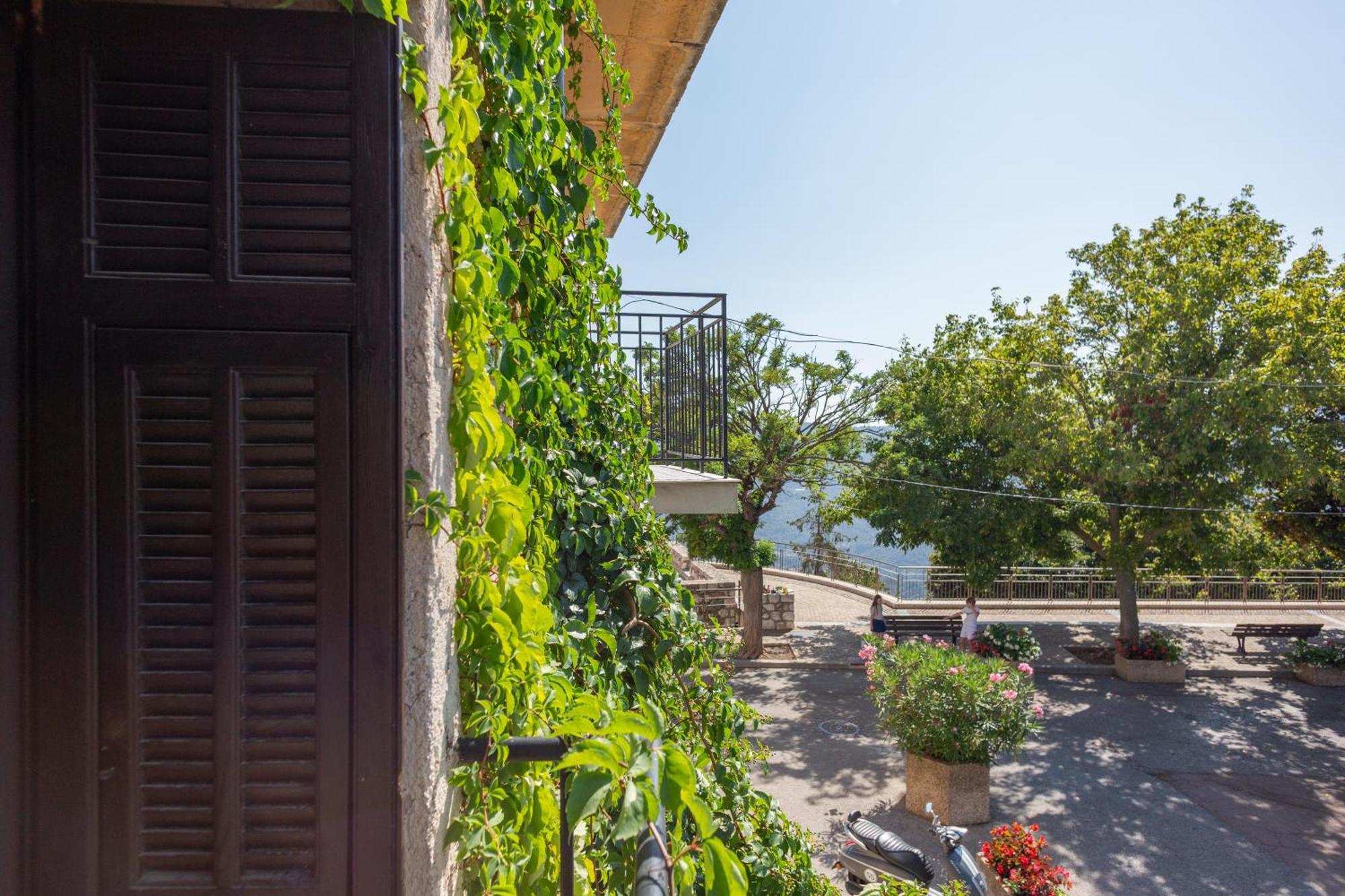Logis Hotel Beausejour Berre-les-Alpes Exterior photo